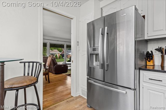 9055 Columbia, Redford, MI 48239