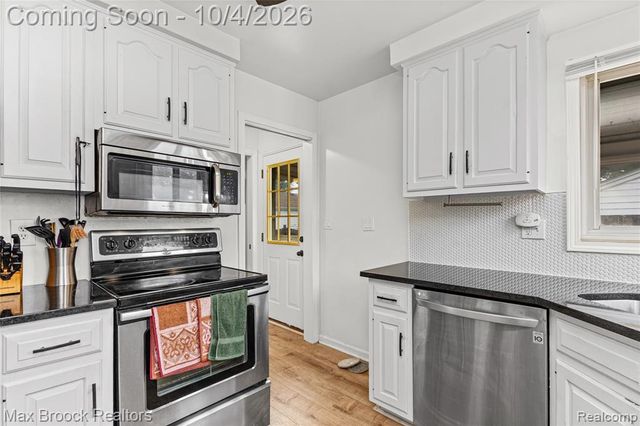 9055 Columbia, Redford, MI 48239