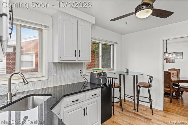 9055 Columbia, Redford, MI 48239