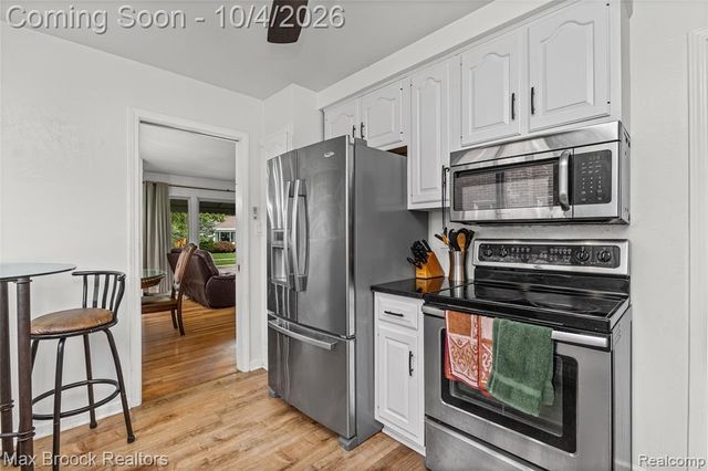 9055 Columbia, Redford, MI 48239