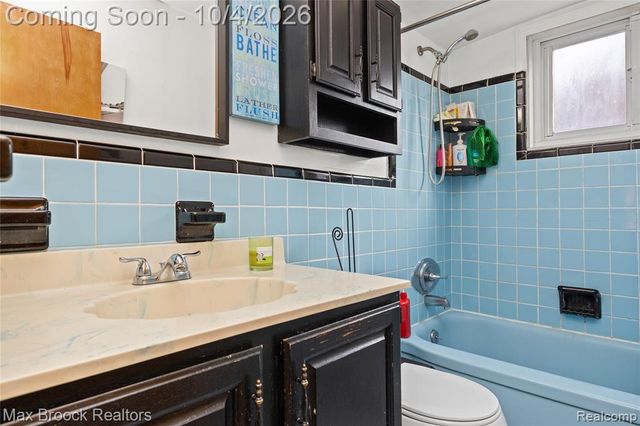 9055 Columbia, Redford, MI 48239