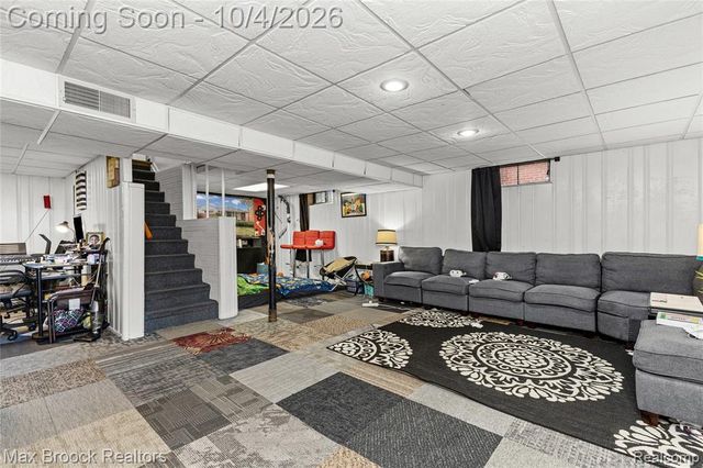 9055 Columbia, Redford, MI 48239