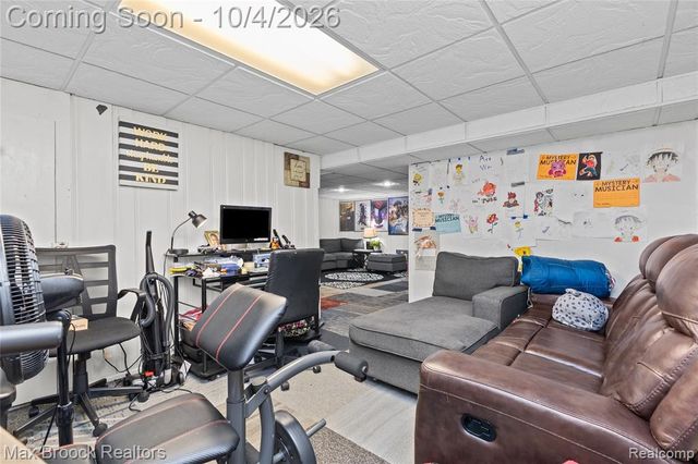 9055 Columbia, Redford, MI 48239