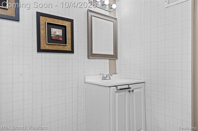 9055 Columbia, Redford, MI 48239