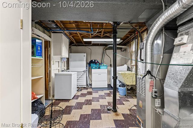9055 Columbia, Redford, MI 48239