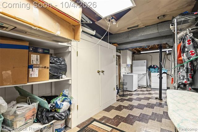 9055 Columbia, Redford, MI 48239