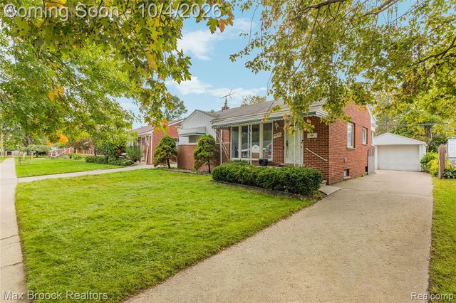 9055 Columbia, Redford, MI 48239