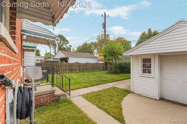 9055 Columbia, Redford, MI 48239