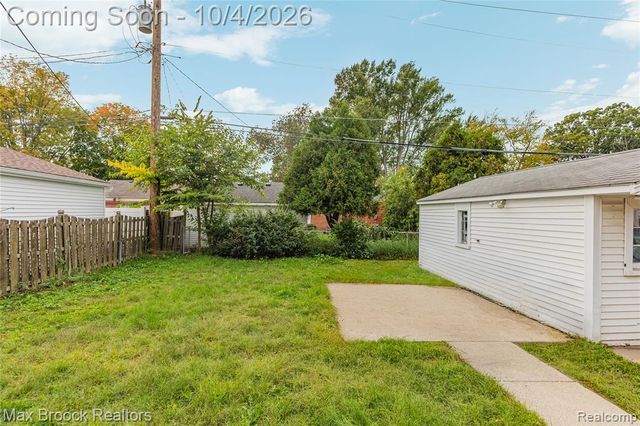 9055 Columbia, Redford, MI 48239