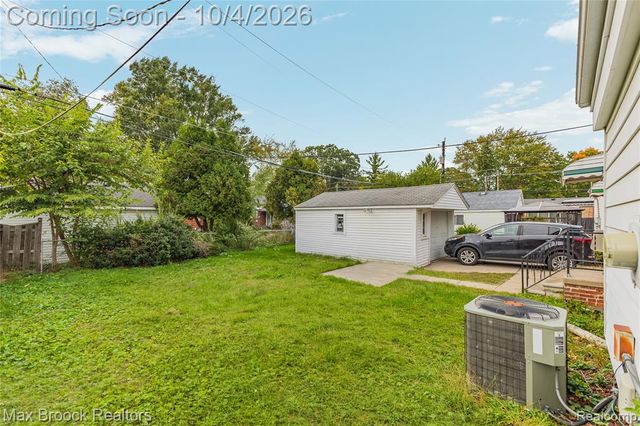 9055 Columbia, Redford, MI 48239
