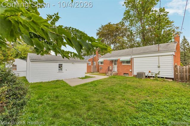 9055 Columbia, Redford, MI 48239