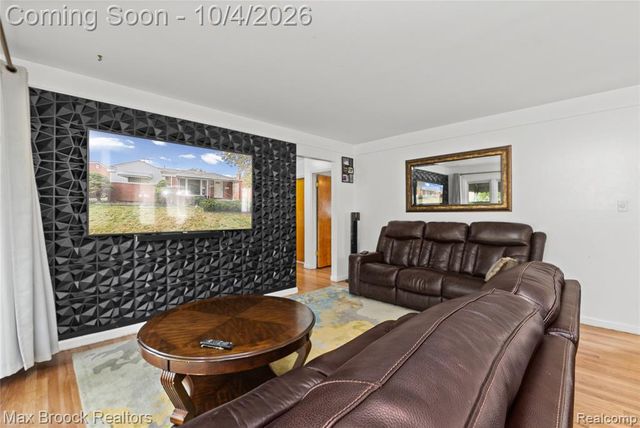 9055 Columbia, Redford, MI 48239