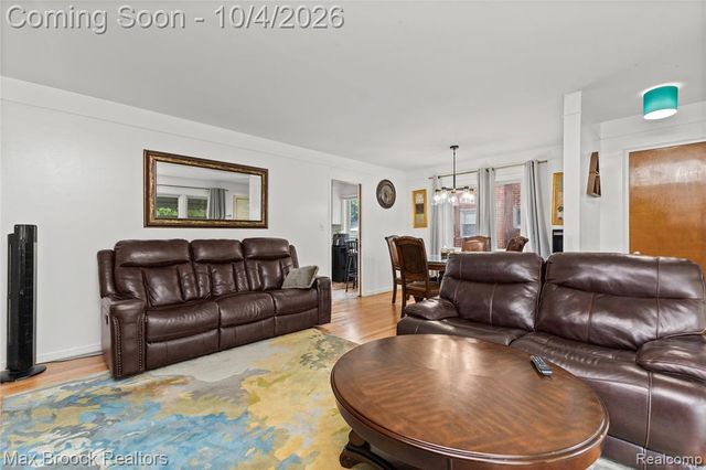 9055 Columbia, Redford, MI 48239