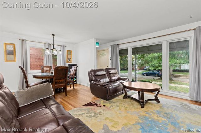 9055 Columbia, Redford, MI 48239