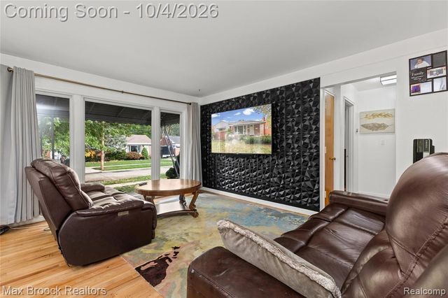 9055 Columbia, Redford, MI 48239