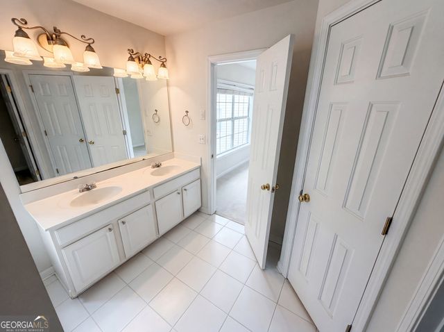 4660 Creekside Villas Way SE, Smyrna, GA 30082