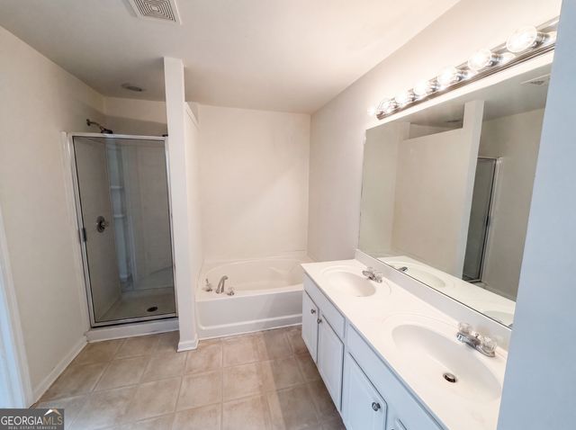 4660 Creekside Villas Way SE, Smyrna, GA 30082