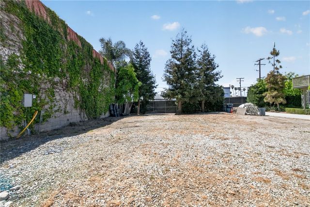 17066 Palmdale, Huntington Beach, CA 92647