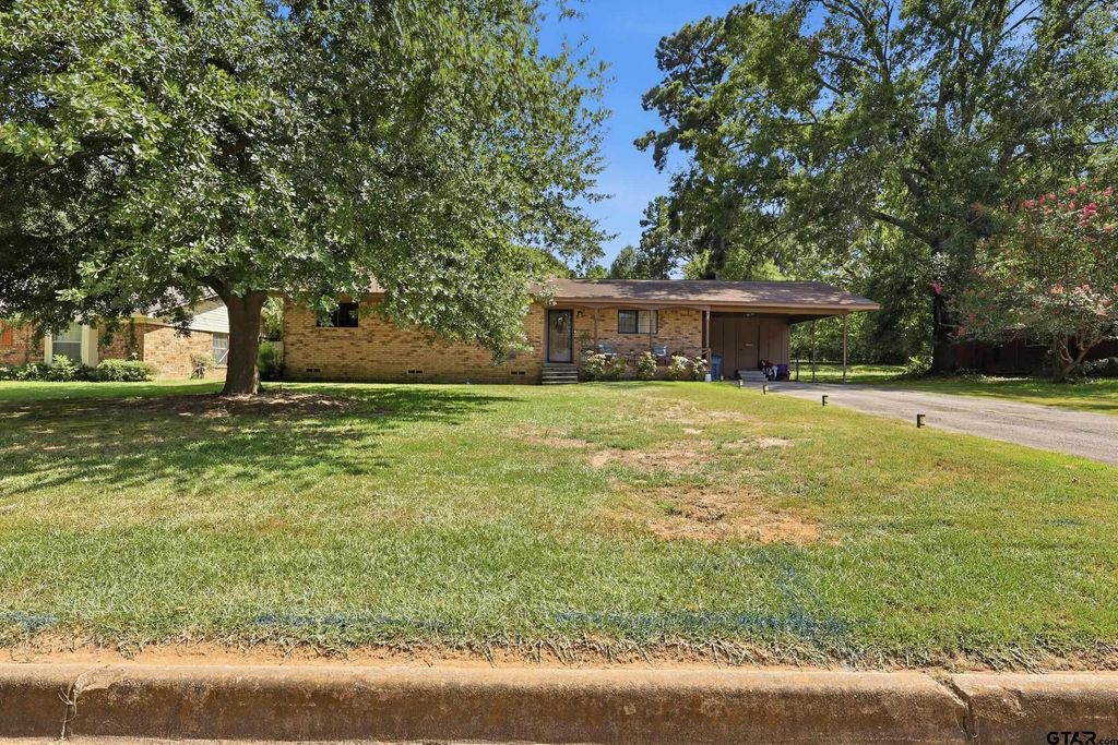 106 Highland DR, Pittsburg, TX 75686