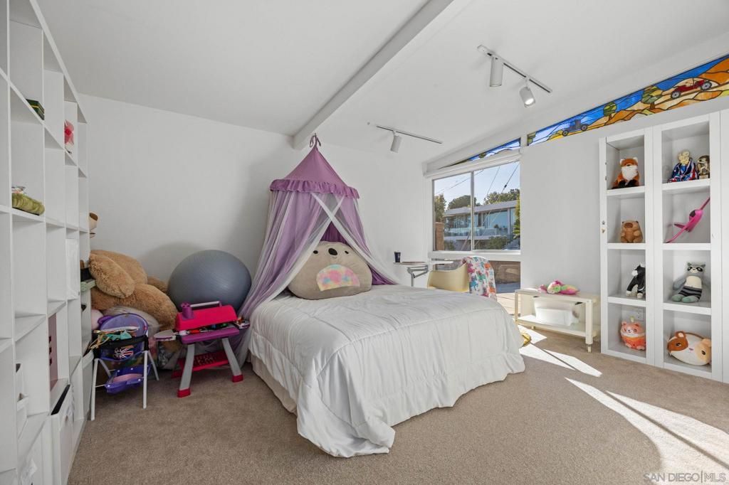 Image 12 of property listing at 3129 Bremerton Pl, La Jolla, CA 92037