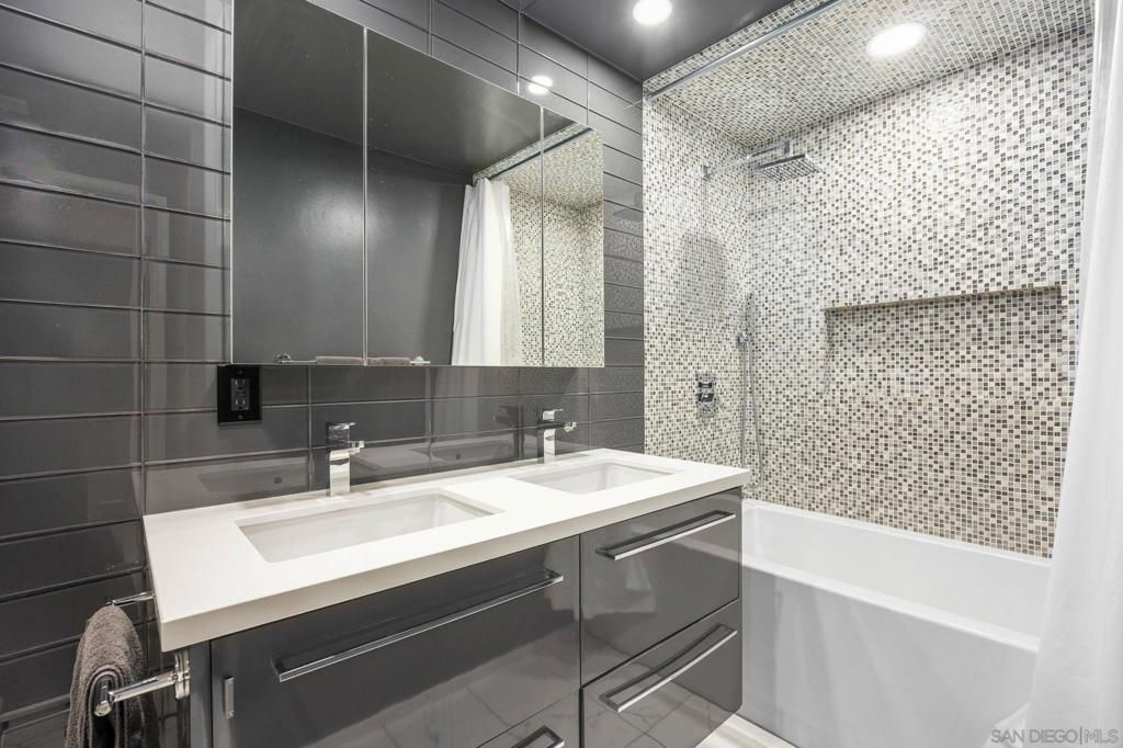 Image 13 of property listing at 3129 Bremerton Pl, La Jolla, CA 92037