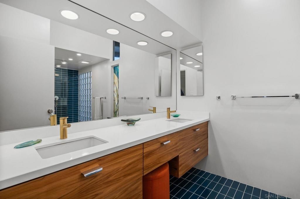 Image 15 of property listing at 3129 Bremerton Pl, La Jolla, CA 92037