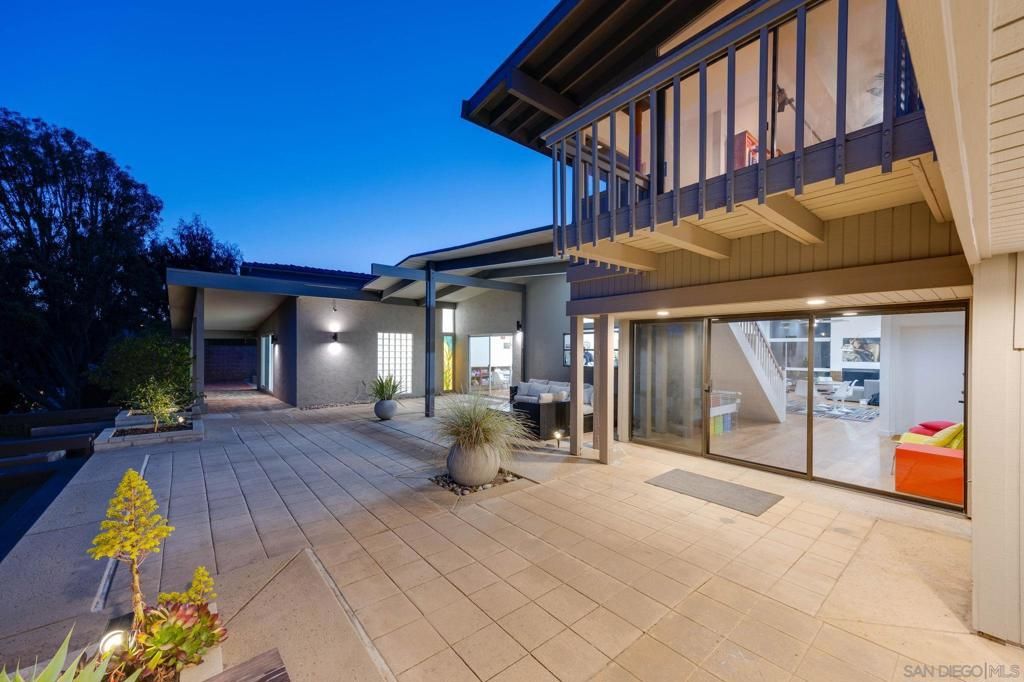 Image 25 of property listing at 3129 Bremerton Pl, La Jolla, CA 92037