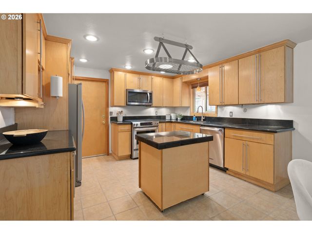 865 E 43RD Ave, Eugene, OR 97405