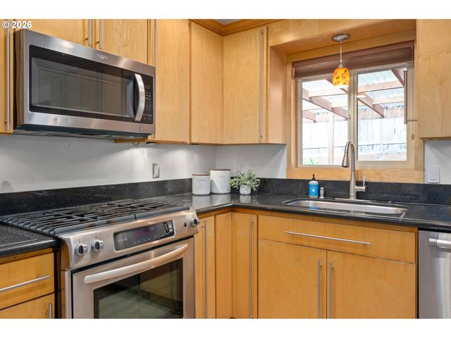 865 E 43RD Ave, Eugene, OR 97405