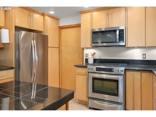 865 E 43RD Ave, Eugene, OR 97405
