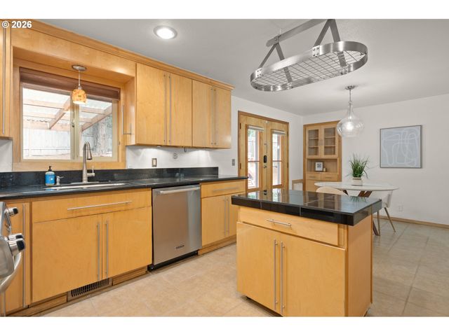 865 E 43RD Ave, Eugene, OR 97405