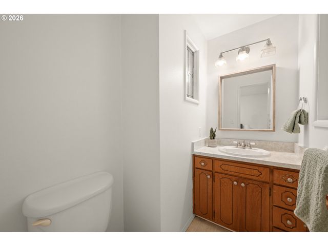 865 E 43RD Ave, Eugene, OR 97405