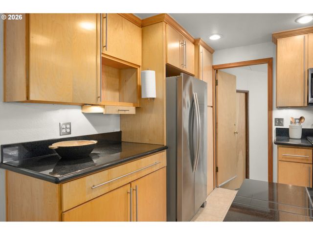865 E 43RD Ave, Eugene, OR 97405