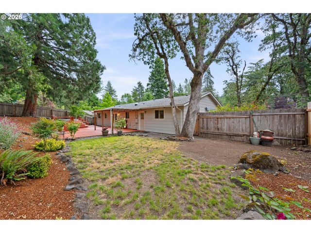865 E 43RD Ave, Eugene, OR 97405