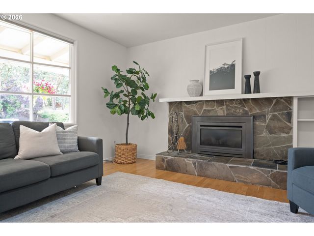 865 E 43RD Ave, Eugene, OR 97405