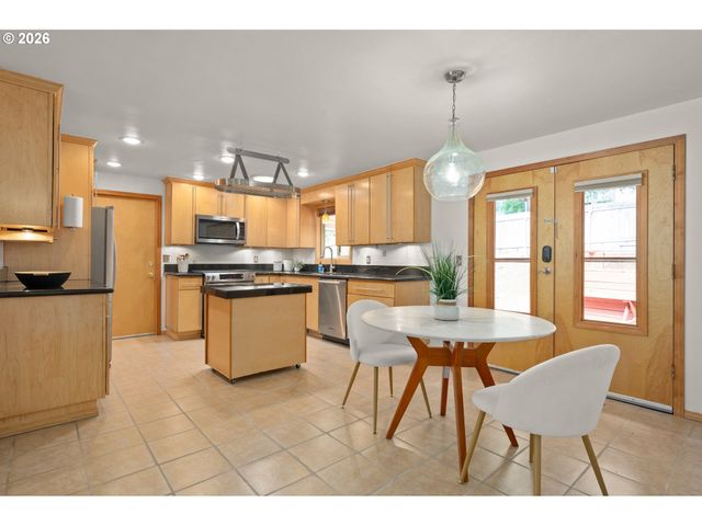 865 E 43RD Ave, Eugene, OR 97405