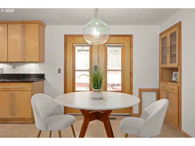 865 E 43RD Ave, Eugene, OR 97405