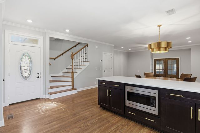 2836 Woodlawn Dr, Nashville, TN 37215