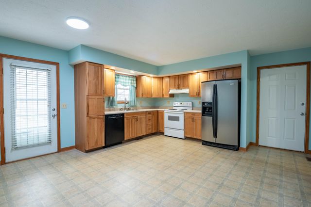 10 Nelson Drive, Hustonville, KY 40437