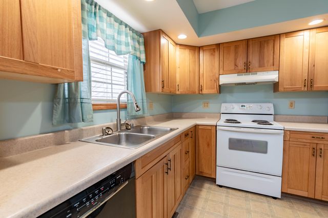 10 Nelson Drive, Hustonville, KY 40437