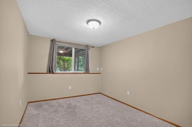 5020 Algonquin Drive, Cedar Falls, IA 50613