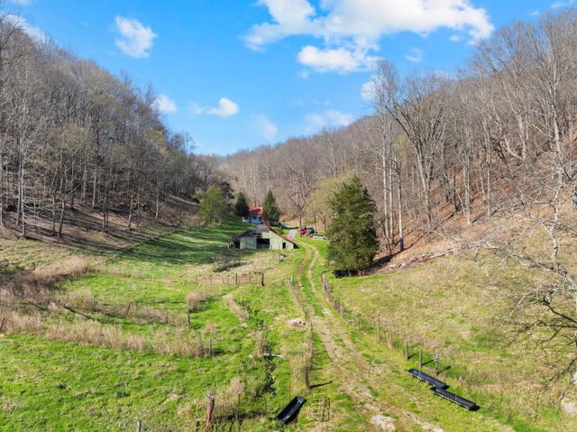 546 Womack Hollow Rd, Liberty, TN 37095