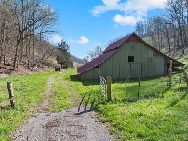 546 Womack Hollow Rd, Liberty, TN 37095