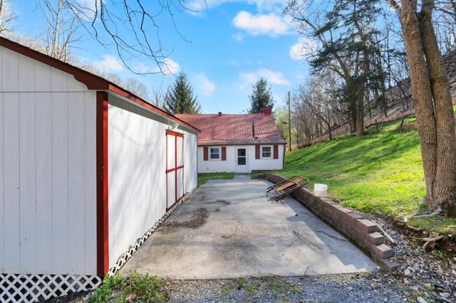 546 Womack Hollow Rd, Liberty, TN 37095