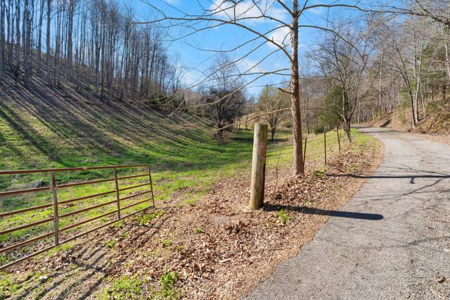 546 Womack Hollow Rd, Liberty, TN 37095