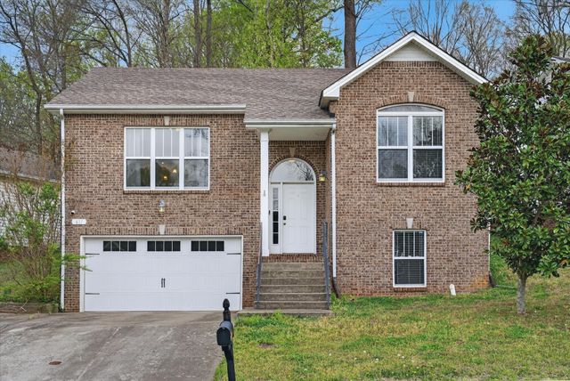 631 Hidden Valley Dr, Clarksville, TN 37040