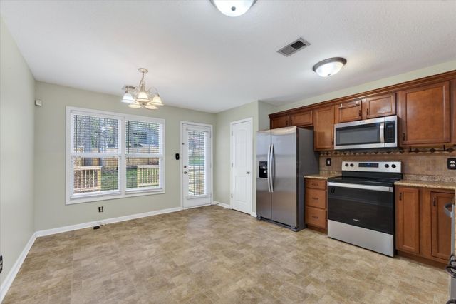 631 Hidden Valley Dr, Clarksville, TN 37040