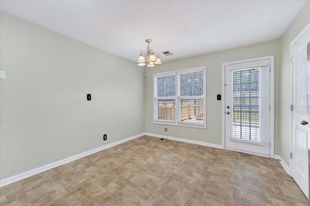 631 Hidden Valley Dr, Clarksville, TN 37040