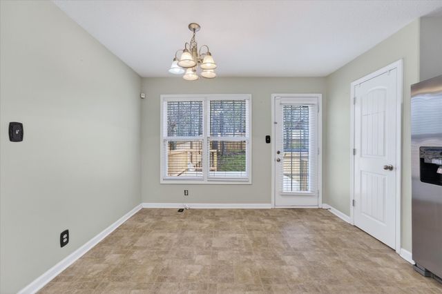 631 Hidden Valley Dr, Clarksville, TN 37040