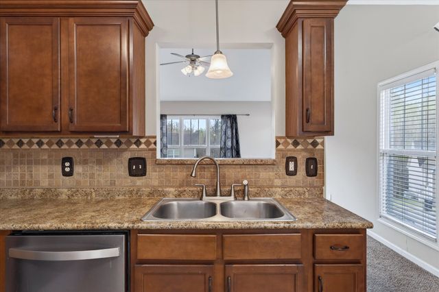 631 Hidden Valley Dr, Clarksville, TN 37040